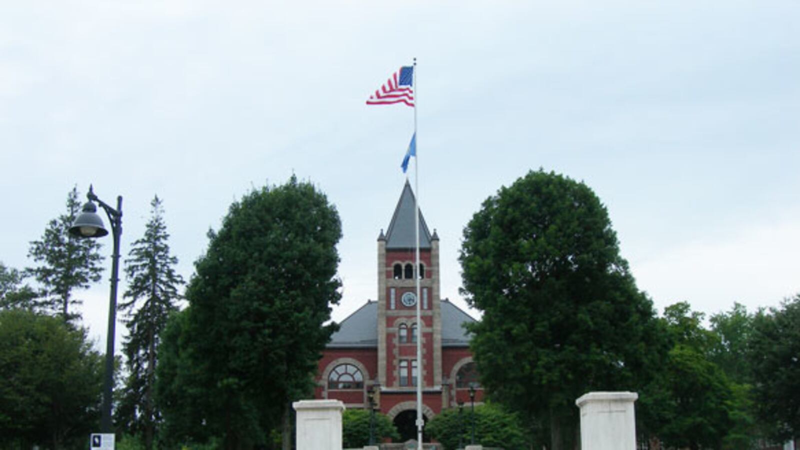 galleries/2010/12/11/druggiest-colleges/druggiest-colleges---university-of-new-hampshire_hmar5s