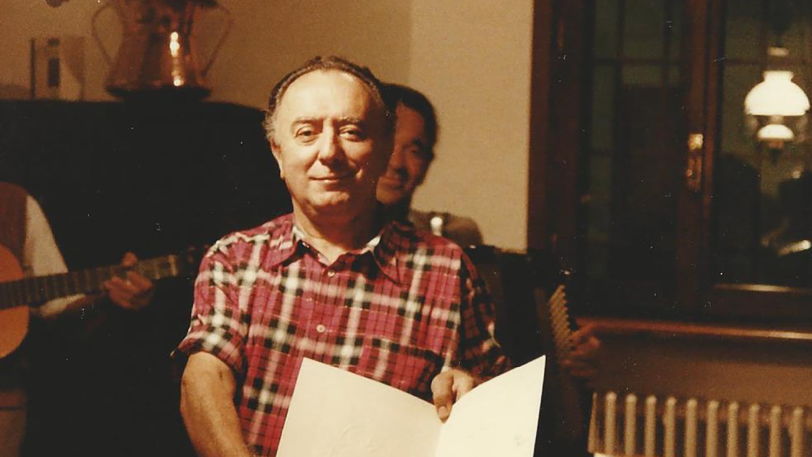 articles/2016/02/07/the-chef-whose-quest-for-the-ultimate-vinegar-drove-him-to-death/160206-irving-vinegar-chef-tease_bvejcj