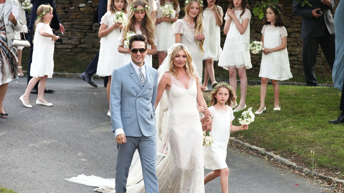 articles/2011/07/01/kate-moss-wedding-gown-designed-by-john-galliano/kate-moss-wedding-dress-givhan_wfhvfk