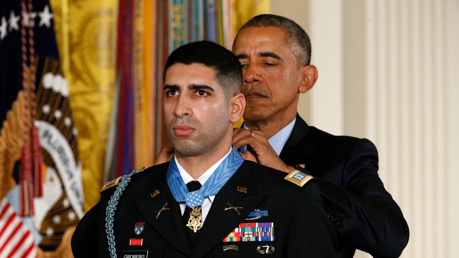 cheats/2015/11/12/afghanistan-vet-gets-medal-of-honor/151112-medal-of-honor-cheat_rk7bxt