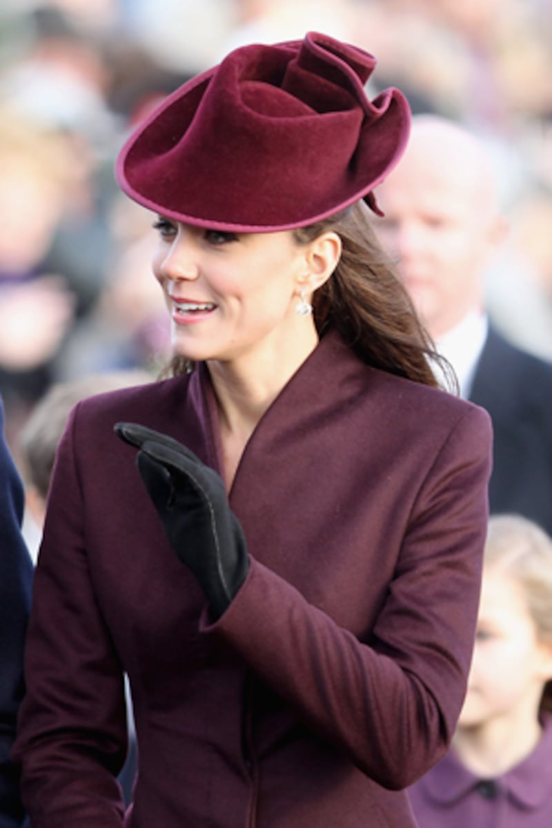 articles/2012/02/27/kate-s-queen-lessons/kate-middleton-christmas-wave_e4jjuh