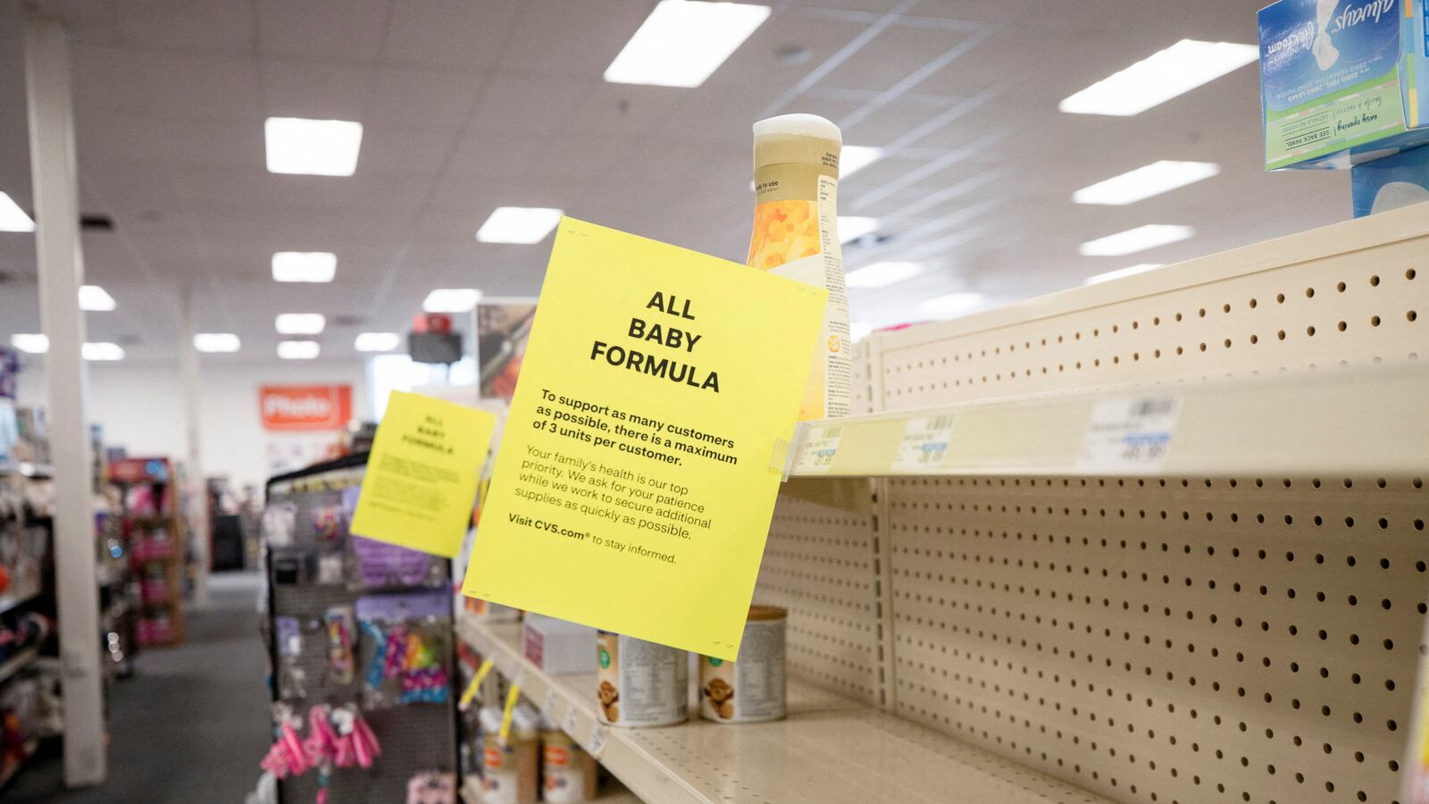 2022-05-16T163940Z_817652015_RC2F8U9E90PG_RTRMADP_3_SUPPLY-CHAIN-BABY-FORMULA_vmnjvq