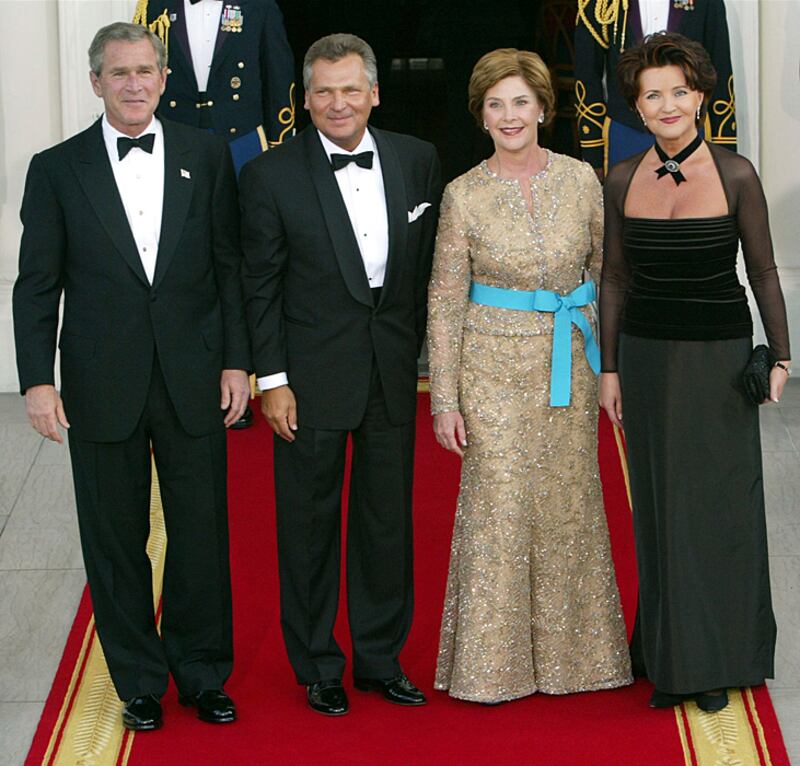 galleries/2011/01/19/the-first-ladies-of-state-dinners/state-dinners---bush-laura_cjpyr3