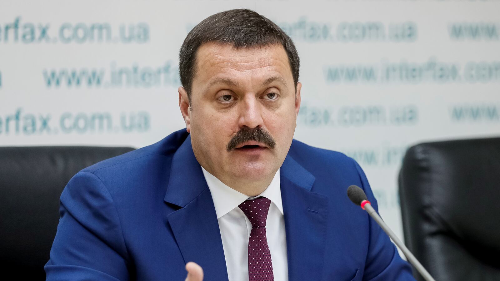 2021-01-11T000000Z_936053302_RC2S5L9QVJ61_RTRMADP_3_USA-ELECTION-UKRAINE_iwgjea