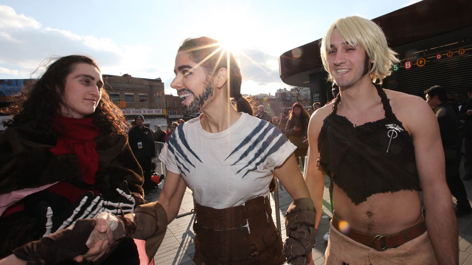 articles/2014/03/21/game-of-thrones-sex-swords-and-dragons-at-a-fans-night-out/140321-got-fans-bixby-tease_jvuuc2