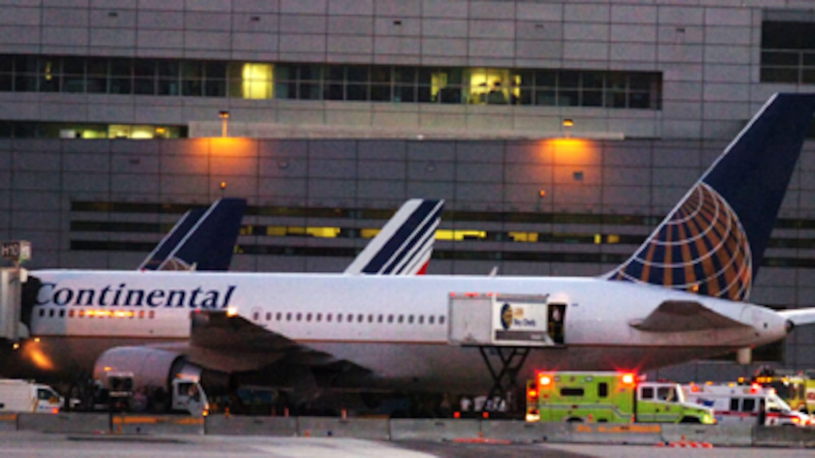 cheats/2009/08/03/extreme-turbulence-injures-26/turbulence_st530n