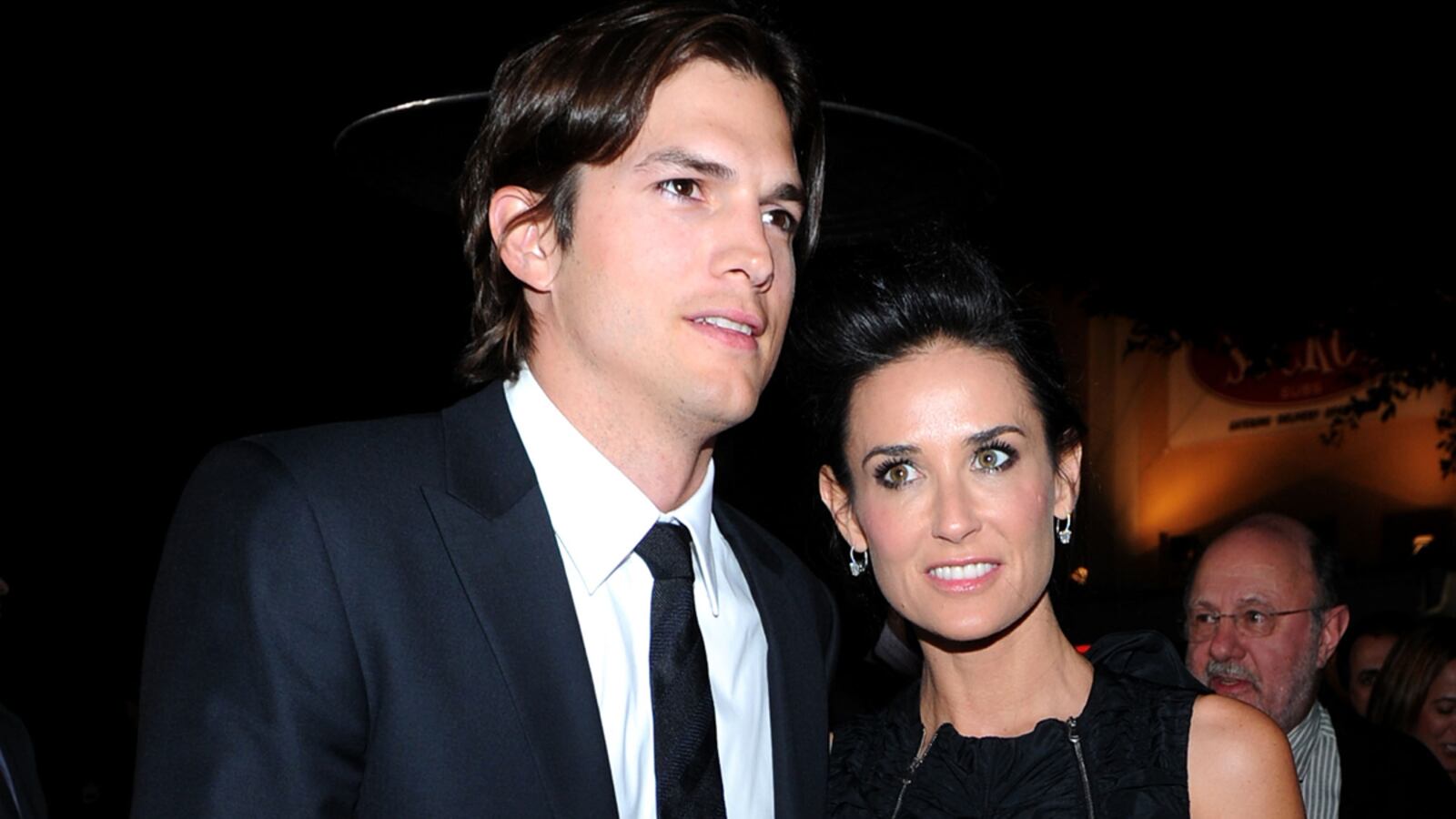 cheats/2011/09/28/woman-accuses-kutcher-of-cheating/demi-moore-ashton-kutcher-splitting-cheat_ps97kl
