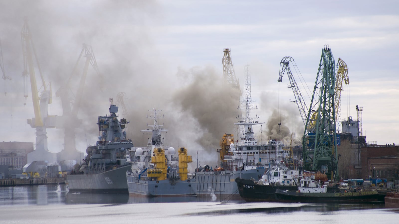 articles/2015/04/07/russian-nuclear-submarine-goes-up-in-flames/150407-nemtsova-burning-ship-tease_zyojpr