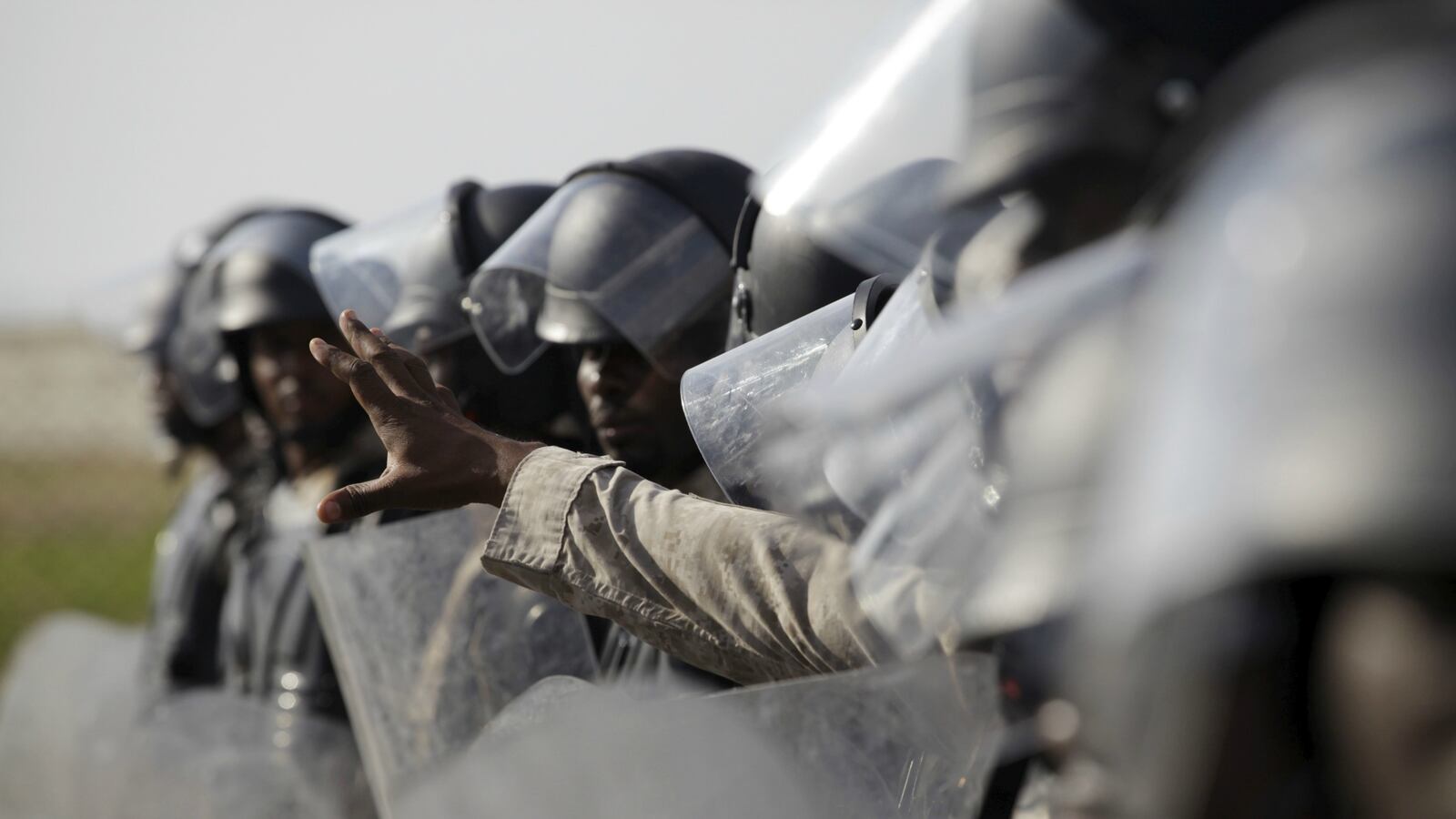 cheats/2016/10/23/170-escape-barefoot-from-haiti-jail/161023-haiti-jail-cheat_oumarf