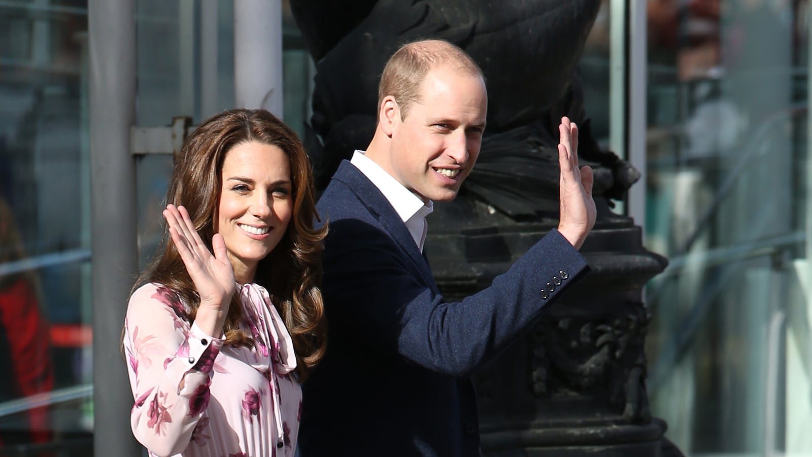 articles/2016/10/10/prince-harry-prince-william-and-kate-middleton-put-heads-together-at-london-eye/161010-sykes-kate-william-tease_wlq6cl