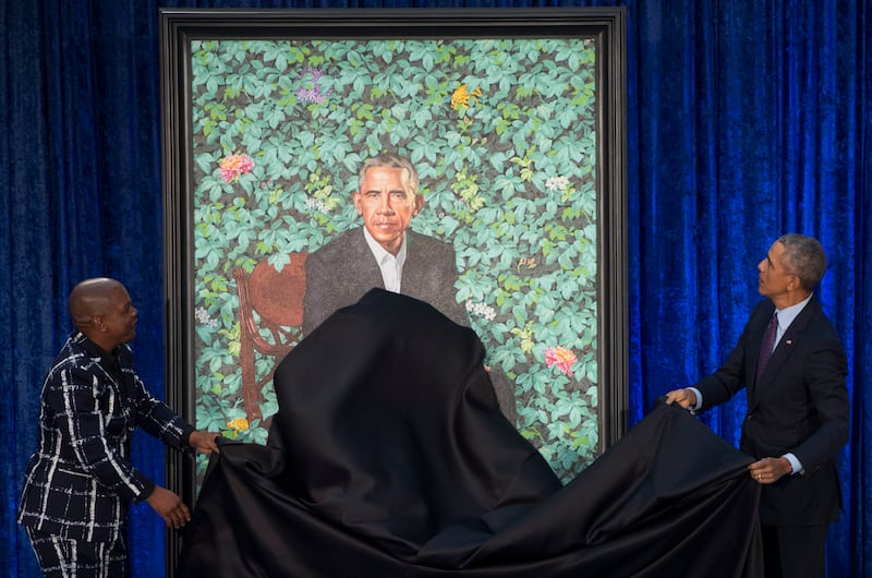 Former US President Barack Obama unveils his portrait alongside the portrait's artist, Kehinde Wiley, at the Smithsonian's National Portrait Gallery in Washington, DC, February 12, 2018. / AFP PHOTO / SAUL LOEB / RESTRICTED TO EDITORIAL USE - MANDATORY MENTION OF THE ARTIST UPON PUBLICATION - TO ILLUSTRATE THE EVENT AS SPECIFIED IN THE CAPTION (Photo credit should read SAUL LOEB/AFP via Getty Images)