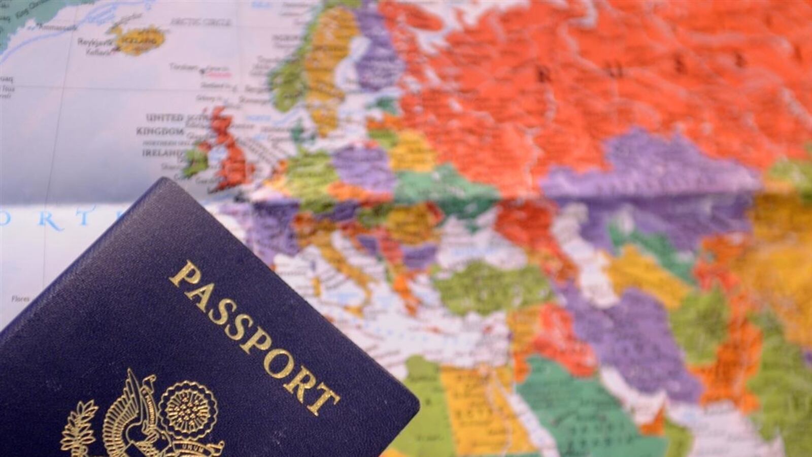 articles/2012/04/19/the-tax-man-drives-many-american-citizens-away/passport2_fst2ra