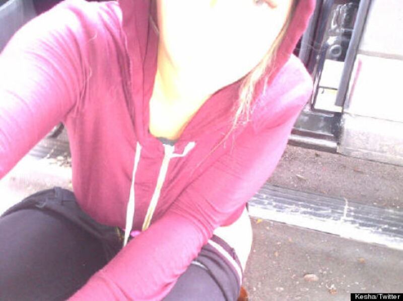 galleries/2012/05/24/courtney-love-john-mayer-more-twitter-overshares-photos/twitter-oversharing-kesha_j58xsb