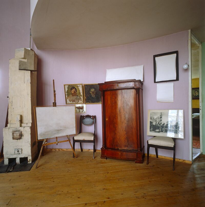 galleries/2013/03/22/omg-i-want-this-house-moscow-photos/130321-omghouse19_yudqsy