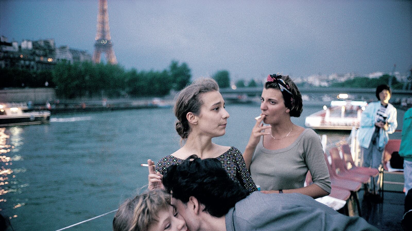 articles/2014/12/14/a-history-of-paris-in-150-photographs/141212-moroz-magnum-tease_gomj4h