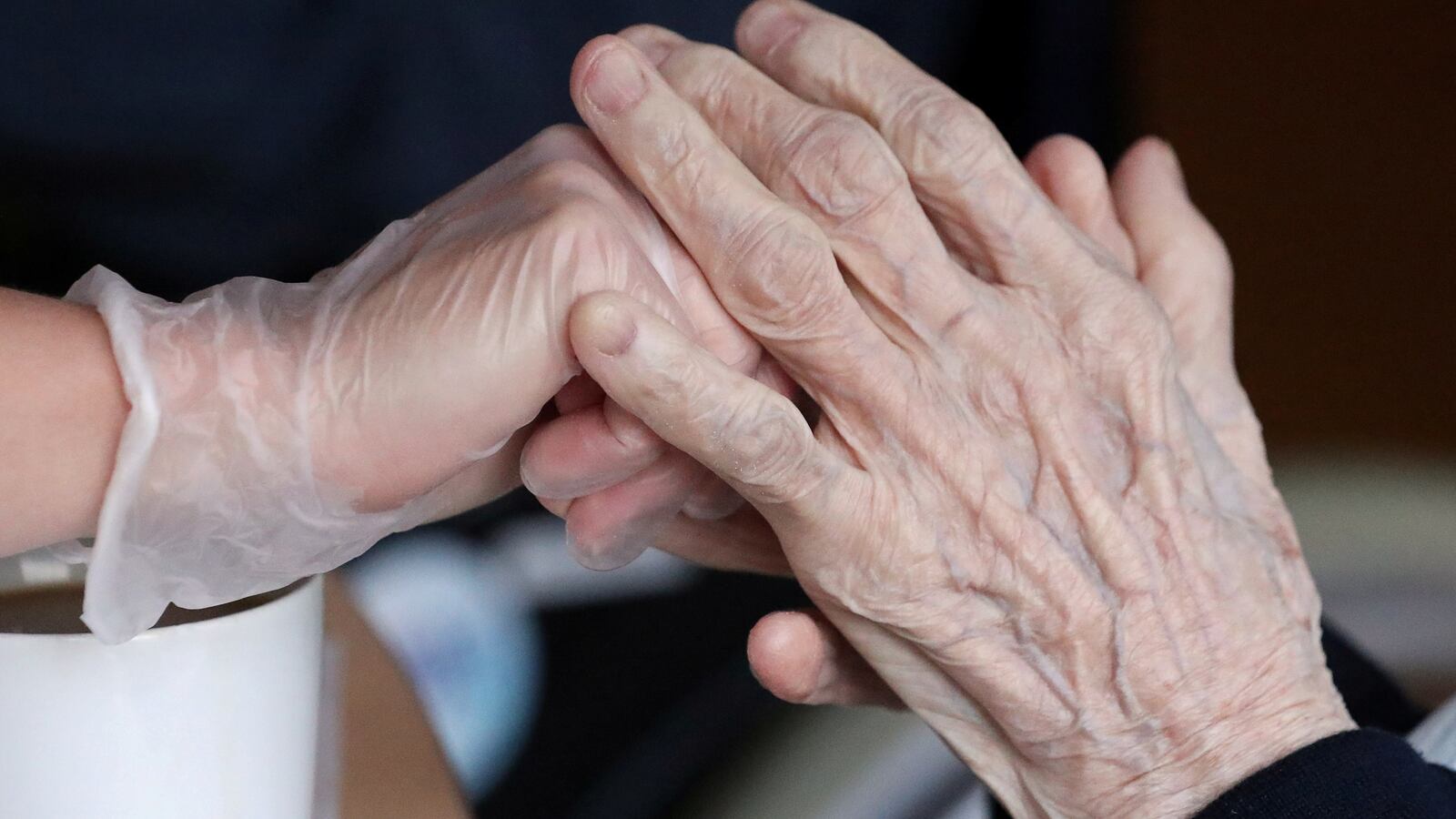 2020-04-14T095859Z_199402019_RC294G93XZU3_RTRMADP_3_HEALTH-CORONAVIRUS-BELGIUM-CAREHOMES_eidzyy