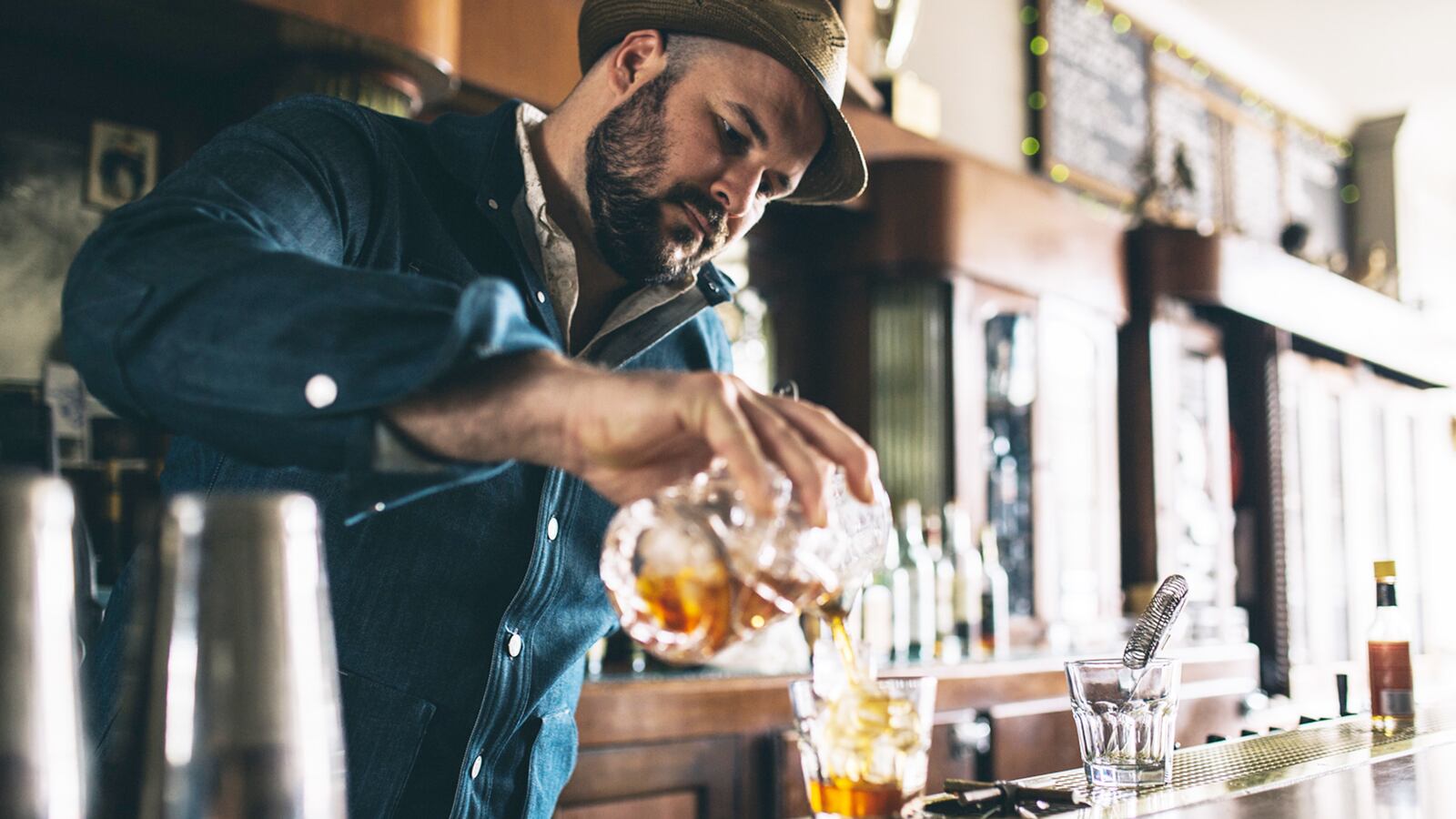 Going 10 Rounds with One of Chicago's Top Barenders Wade McElroy