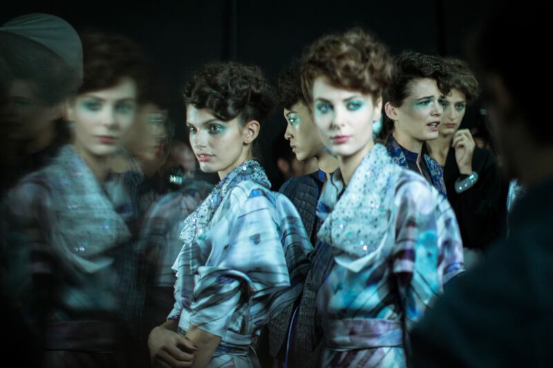 galleries/2013/09/24/backstage-at-giorgio-armani-spring-summer-2014-photos/130923-tachman-milan2_r5zxhu