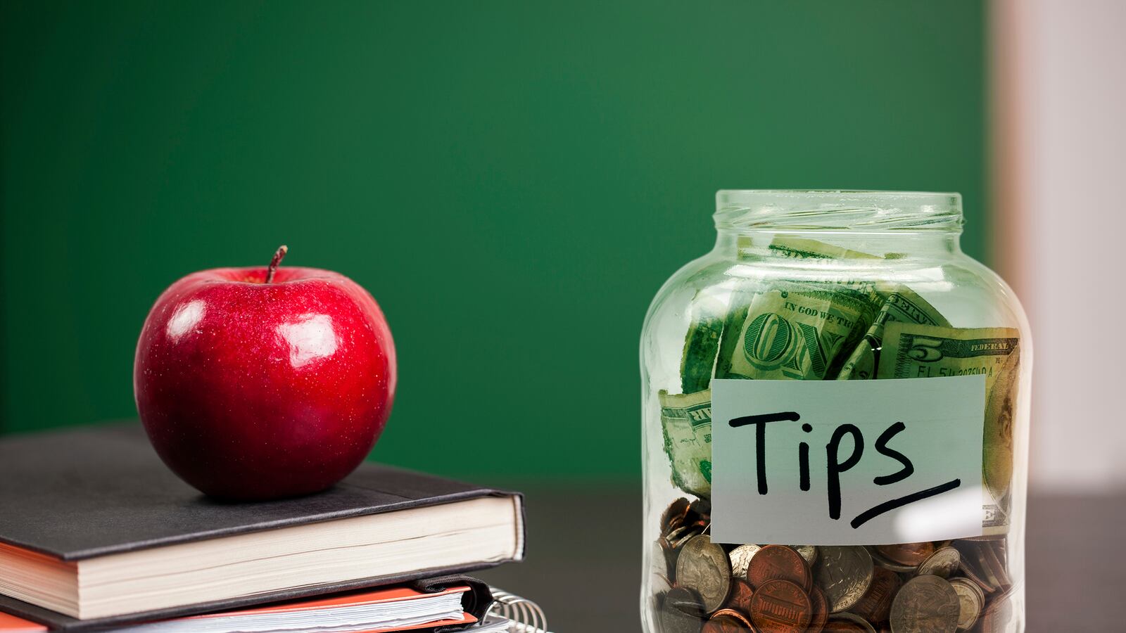 articles/2015/10/14/a-county-in-tennessee-is-so-broke-it-shut-down-school/151013-resnick-broke-school-tease_xjyddi