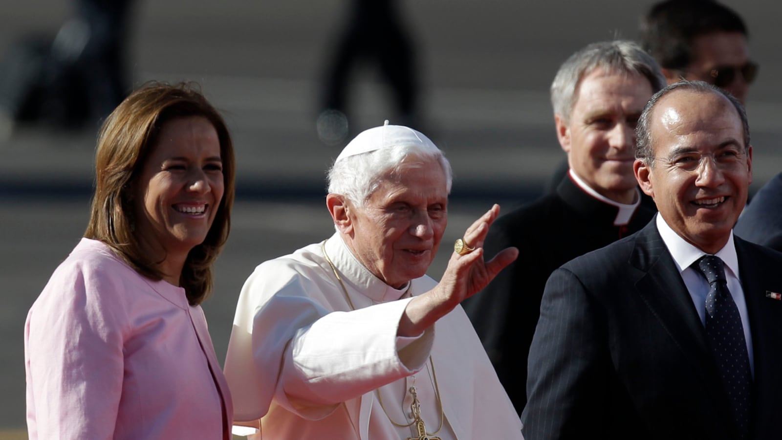 cheats/2012/03/23/pope-speaks-against-mexican-violence/pope-benedict-XVI-mexico-cheat_r3kpyf