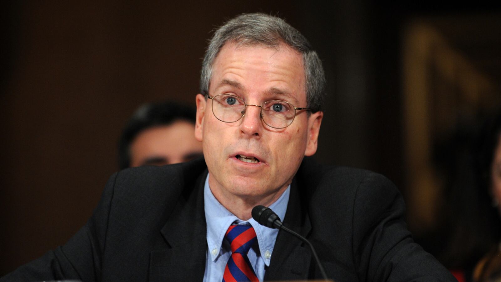 cheats/2011/09/29/syrians-pelt-u-s-ambassador-with-tomatoes/robert-ford-ambassador-syria-pelted-tomatoes-cheat_gpcnox