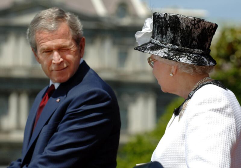 galleries/2010/06/16/awkward-presidential-encounters/awkward-prez-encounters---queen-bush_wfoagl