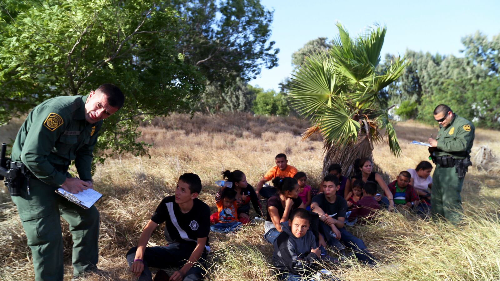 articles/2014/07/02/why-hundreds-of-immigrants-are-rushing-the-border-in-broad-daylight/140702-dickson-border-tease_oqemjo