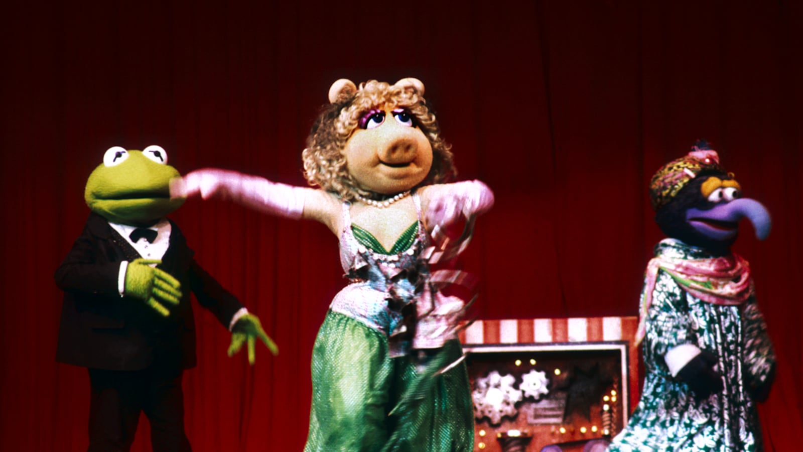 articles/2012/07/26/kermit-miss-piggy-and-chick-fil-a-why-gays-love-the-muppets/gays-love-muppets-setoodeh_ttvpsz