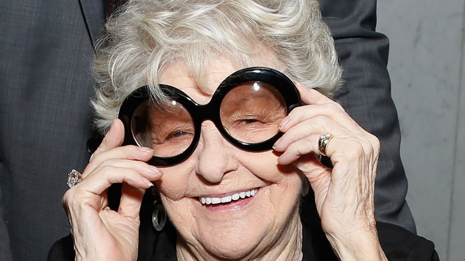 articles/2014/07/17/elaine-stritch-pinched-my-butt-and-changed-my-life/140717-fallon-elaine-stritch-obit-tease_nqtufs