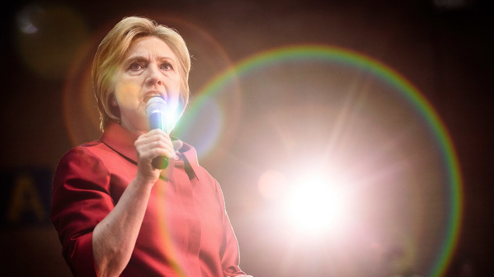 articles/2016/03/26/what-hillary-clinton-needs-to-tell-voters-who-don-t-want-to-have-a-beer-with-her/160322-goff-clinton-tease_ldo3jy