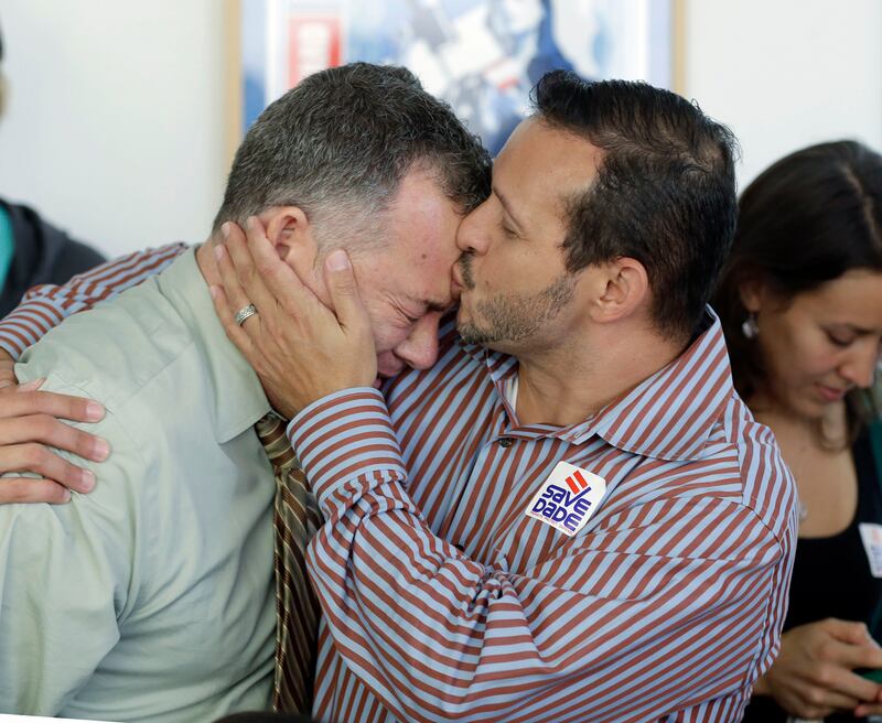 galleries/2013/06/26/gay-day-at-supreme-court-best-photo-reactions/130626-prop8-juan-jeff-gallery_seuwph
