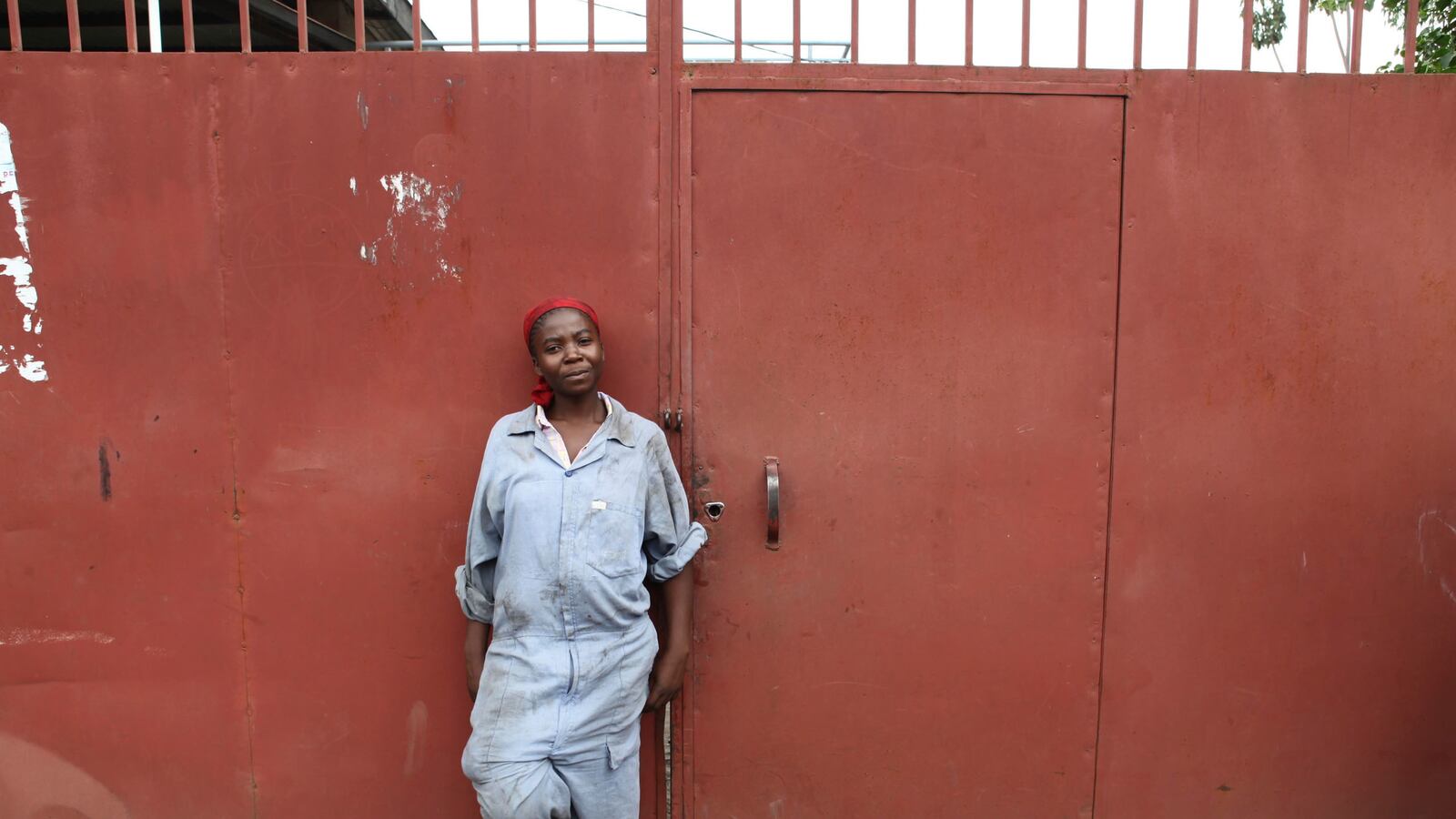 articles/2014/06/06/victims-no-more-congo-s-badass-women-mechanics/140605-congo-mechanics2_hvbhja