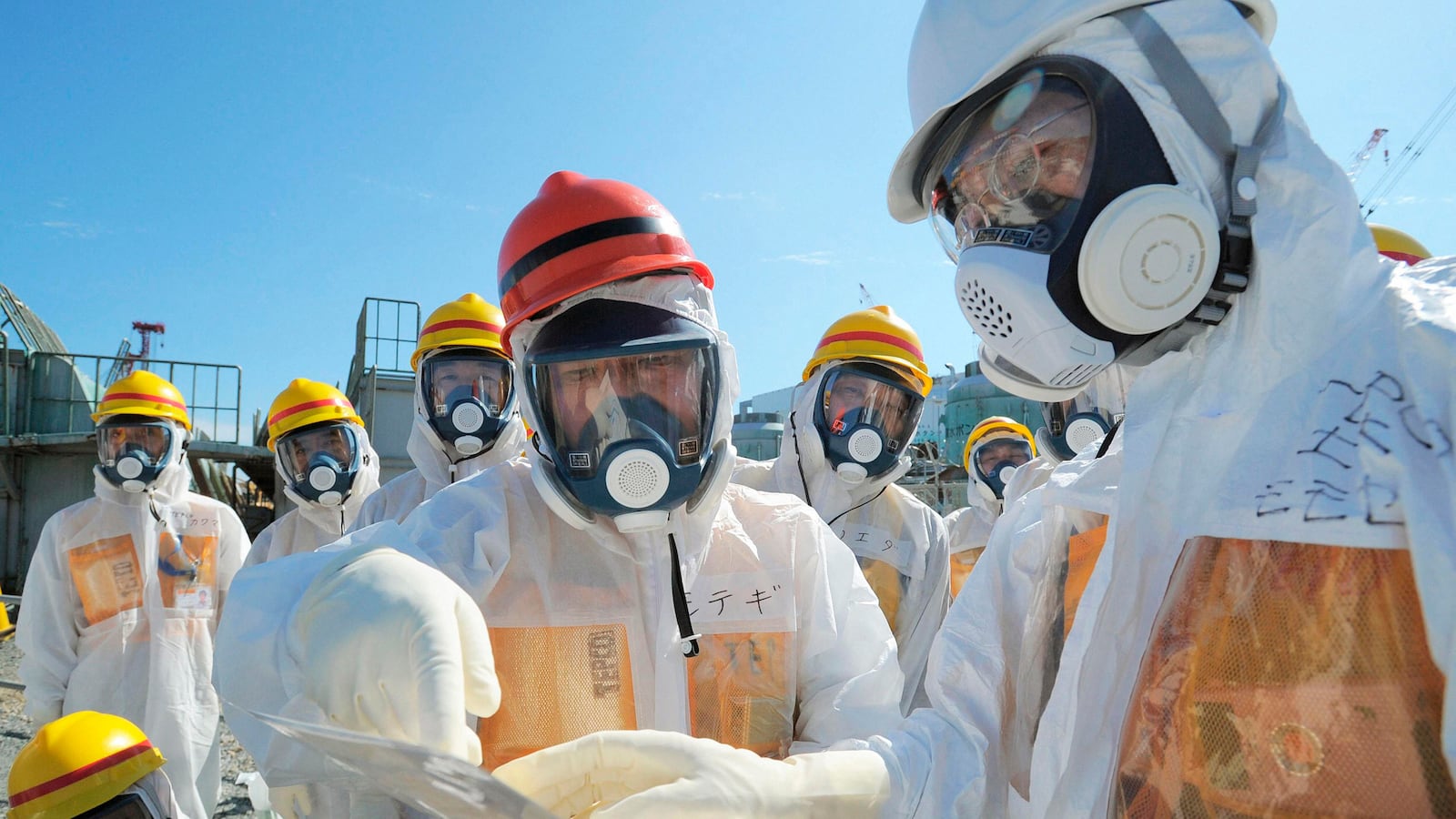 cheats/2013/09/03/japan-building-470m-ice-wall/130903-japan-nuclear-ice-cheat_a3q9dh