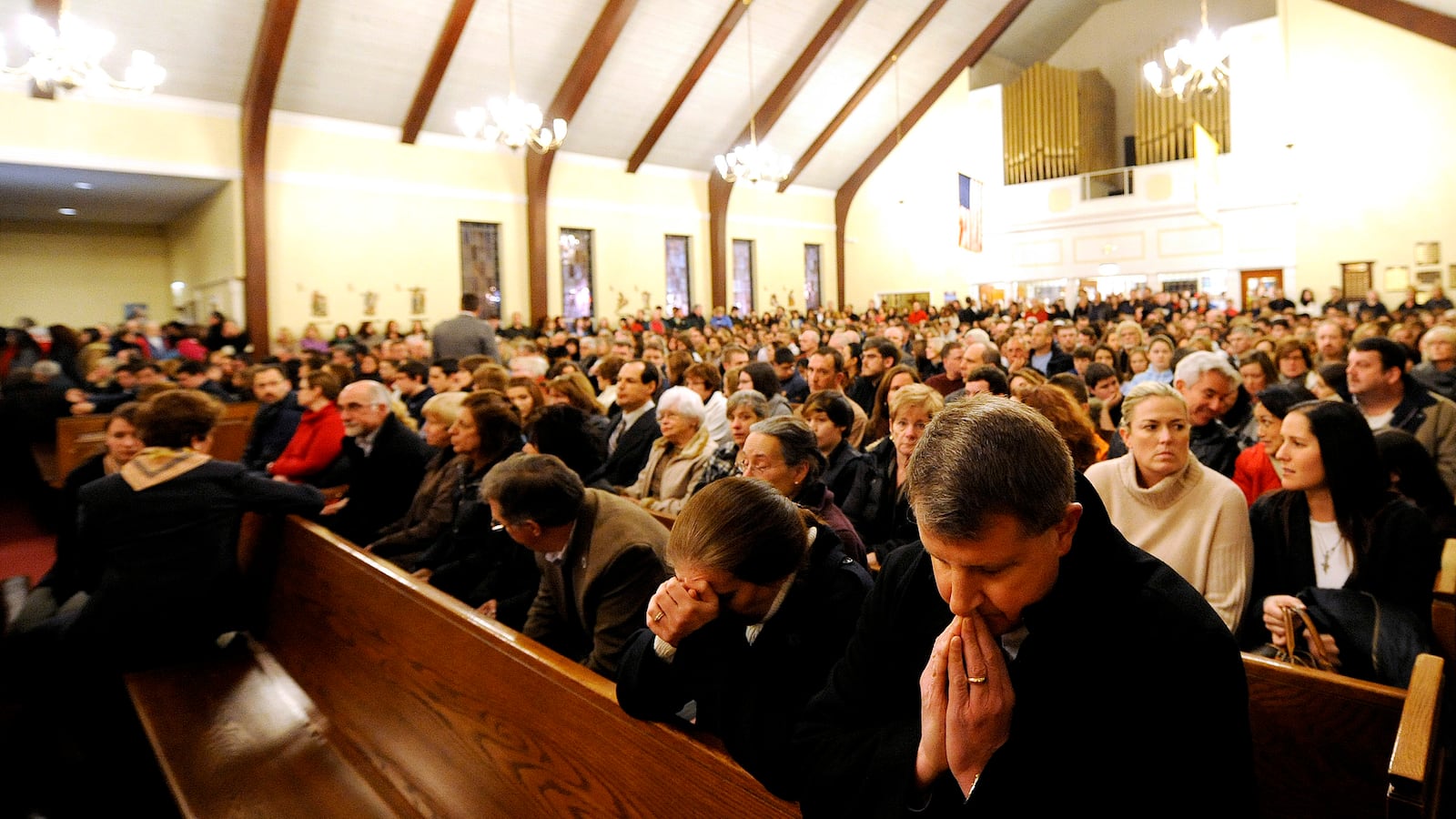 articles/2012/12/15/sandy-hook-connecticut-a-small-town-devastated/shapiro-sandy-hook-devastation-tease_gwhrlf