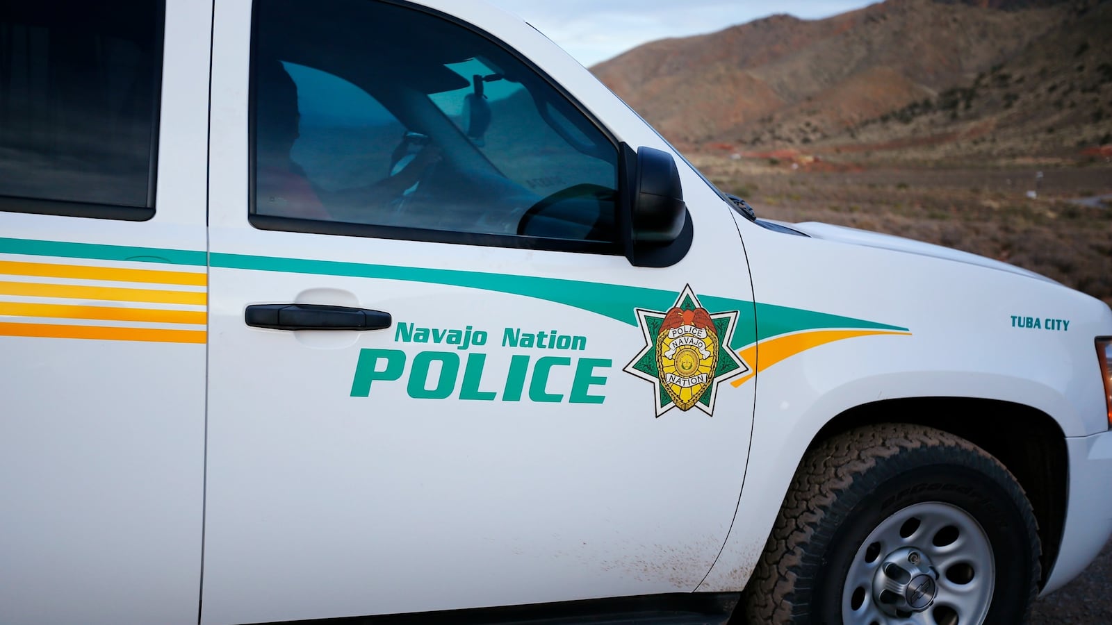 cheats/2017/03/12/navajo-nation-police-officer-killed-during-domestic-violence-call/170312-navajo-nation-cop-killed-cheat_uk0run