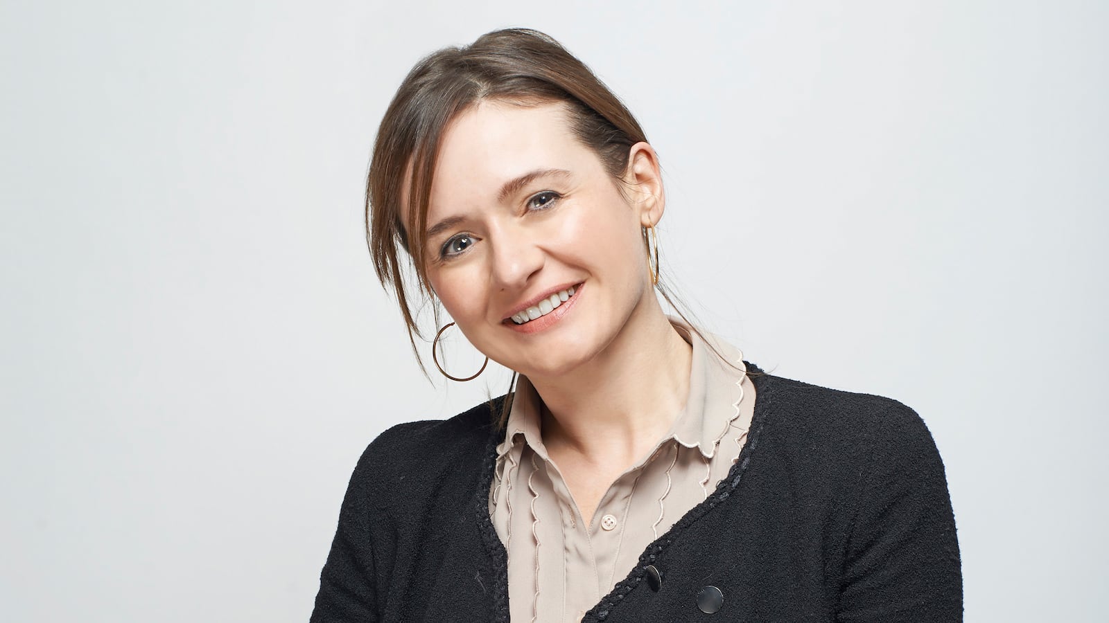 articles/2014/02/07/hbo-s-doll-em-is-the-female-curb-your-enthusiasm/140206-hines-mortimer-tease_m6ppv2