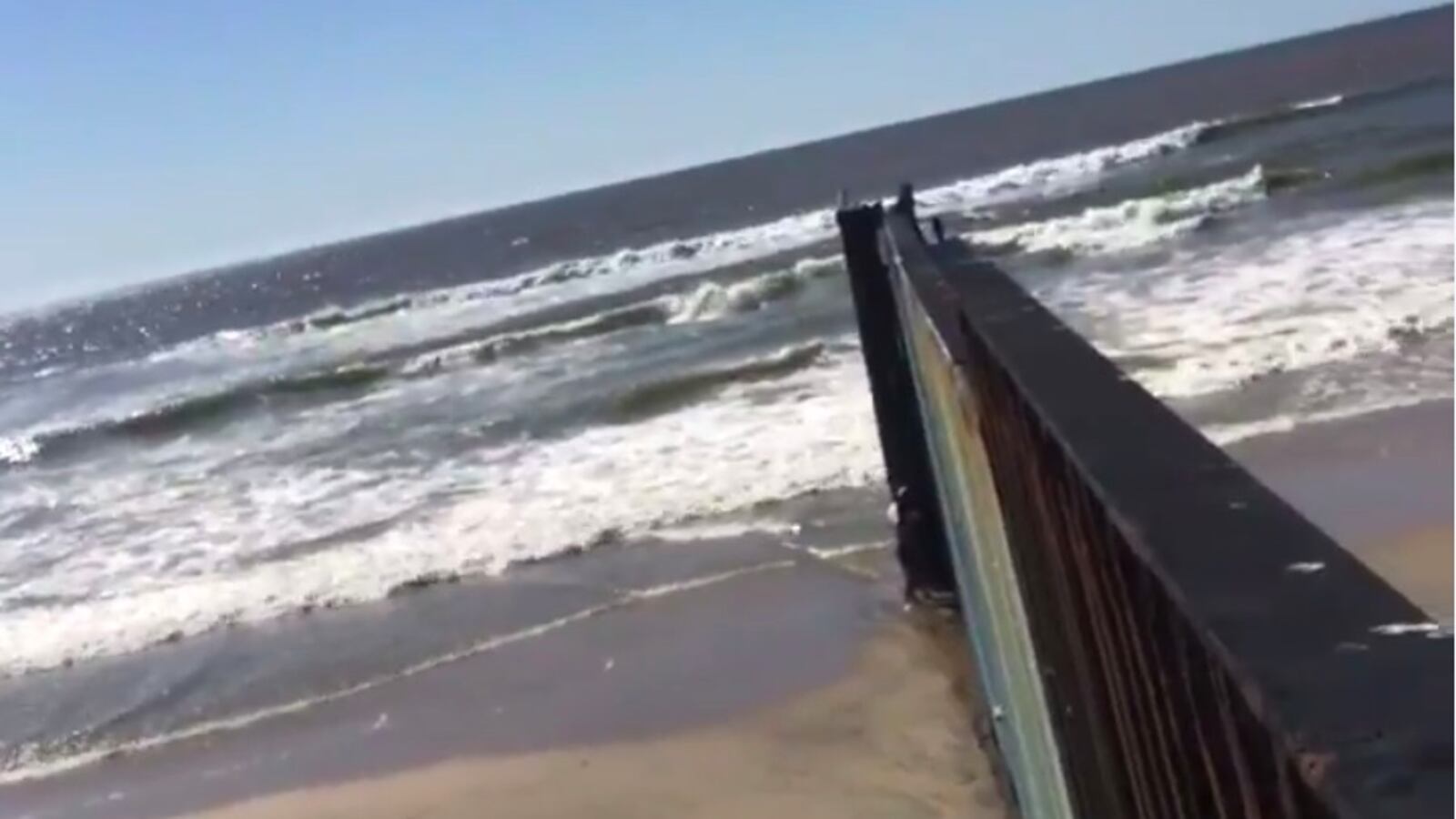 cheats/2017/03/03/mexican-lawmaker-climbs-border-fence-to-show-that-a-wall-is-absurd/170303-Braulio-Guerra-border-wall_xrgfte
