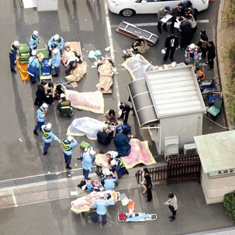 galleries/2011/03/11/quake-tsunami-hit-japan/japan-quake-14_eg31um