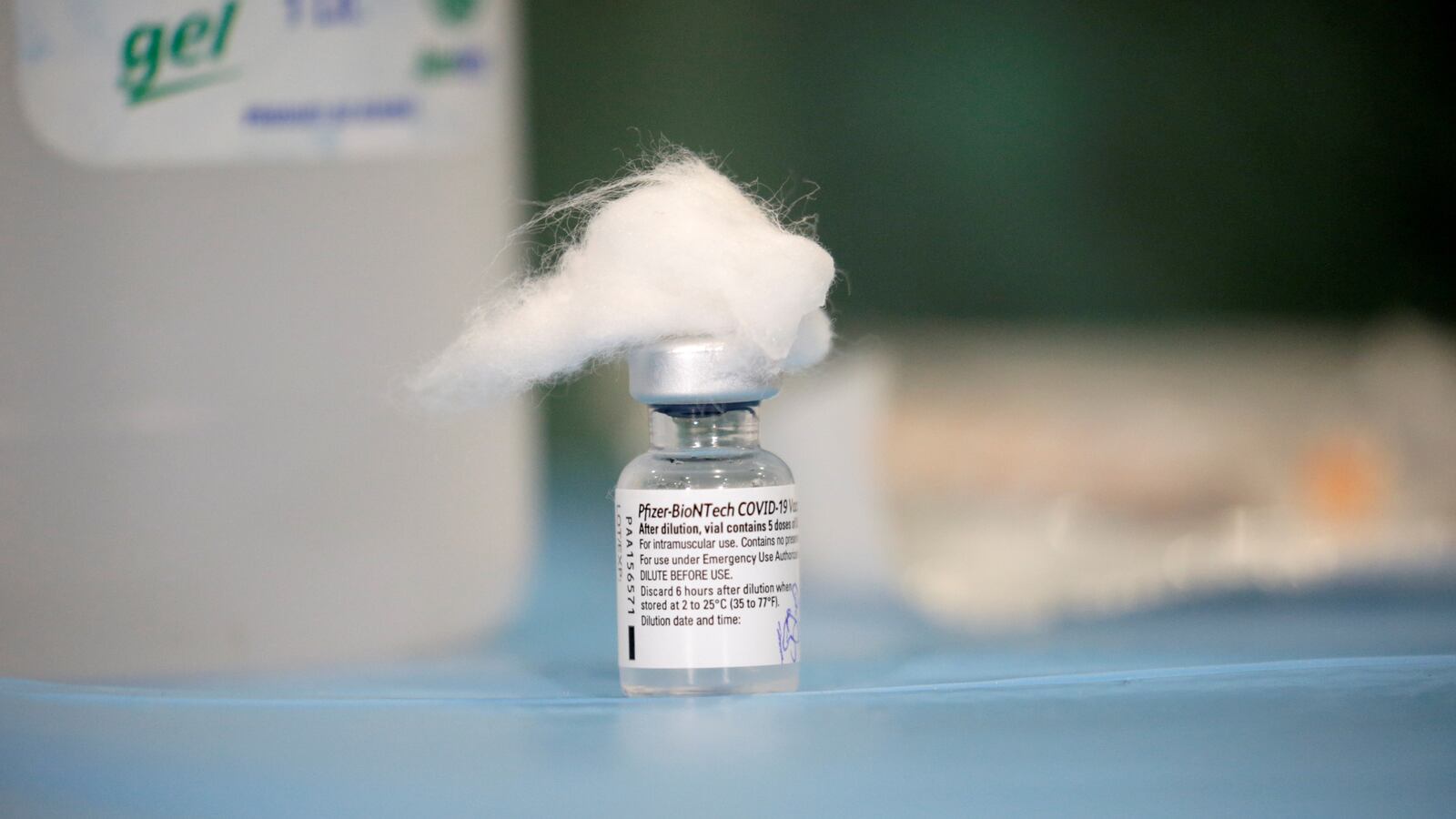 2021-01-11T145400Z_351317451_RC2Q5L9SEI3A_RTRMADP_3_HEALTH-CORONAVIRUS-ALBANIA-VACCINE_pojdbx