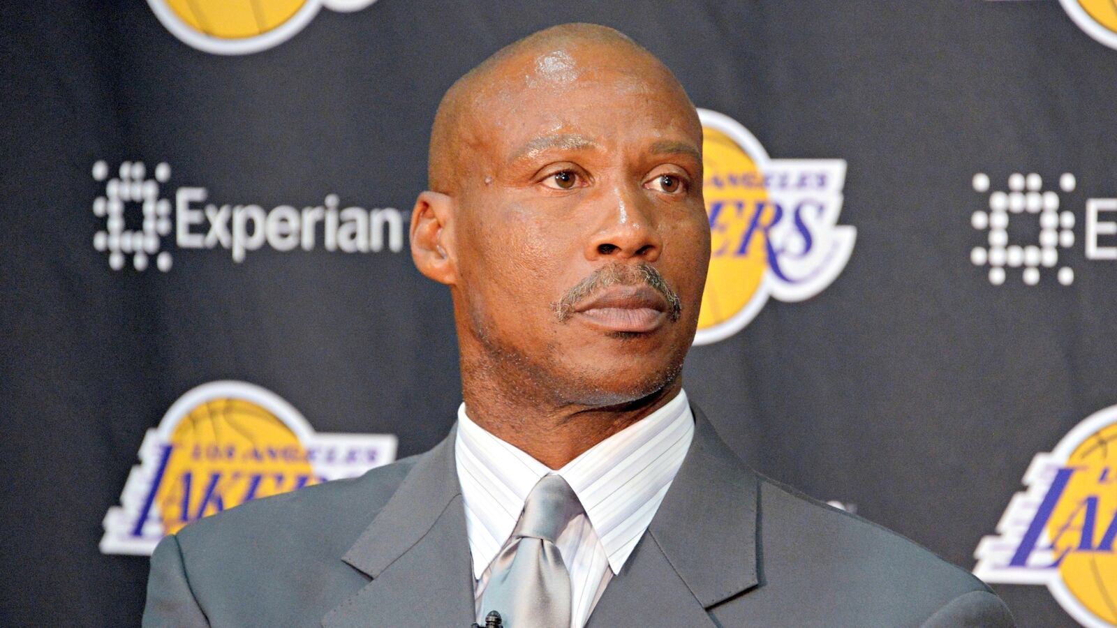 cheats/2016/04/25/lakers-fire-coach-for-worst-season-ever/160425-byron-scott-cheat_t24lly