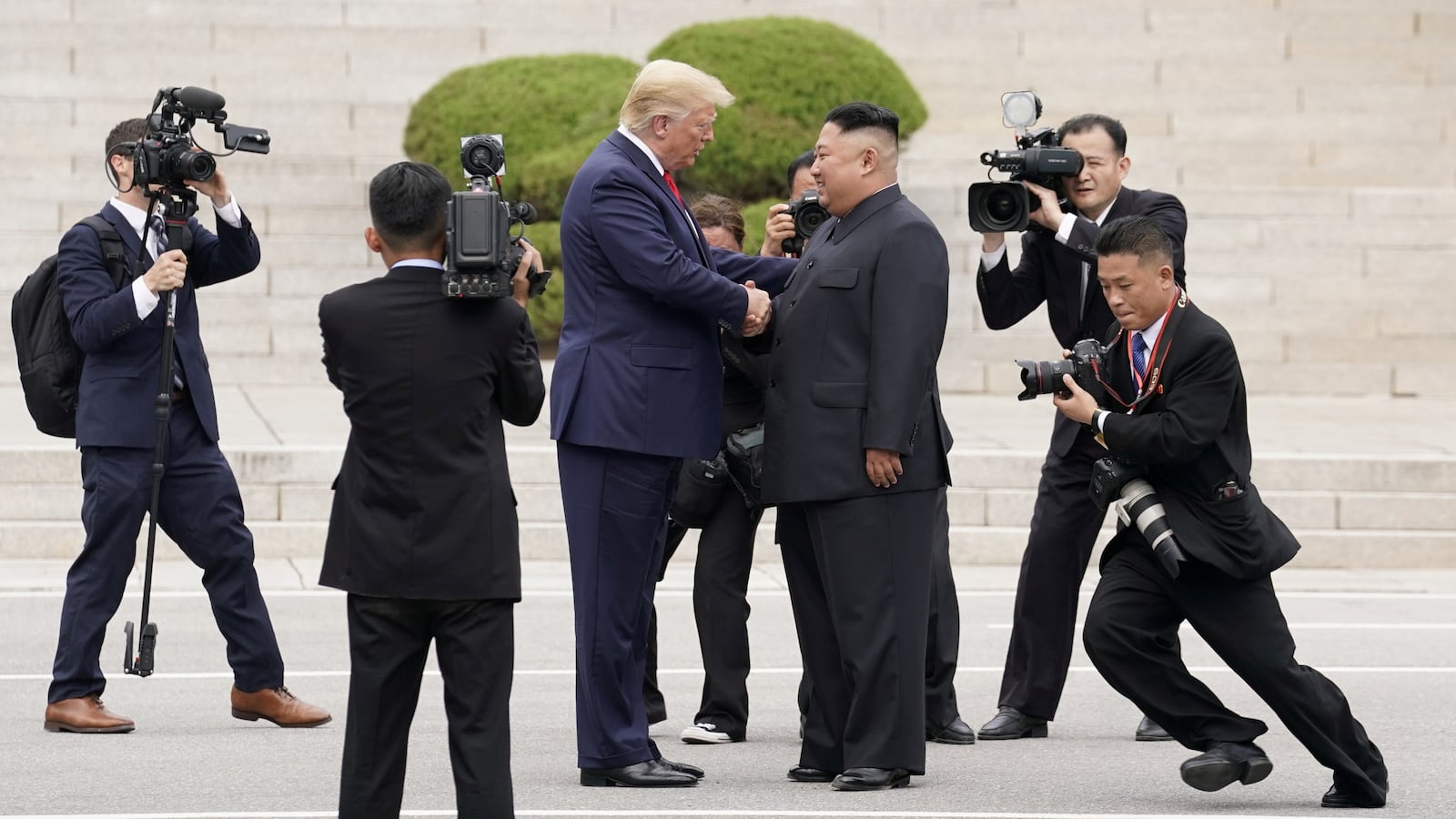 2019-12-04T000000Z_720642622_RC2GOD960QAF_RTRMADP_3_GLOBAL-POY_wlnzv3