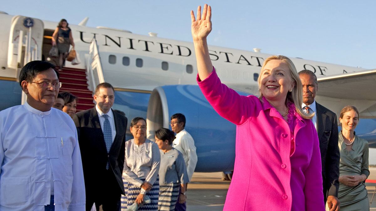 cheats/2011/11/30/hillary-clinton-visits-myanmar/hillary-clinton-arrives-myanmar-cheat_dp3jhm