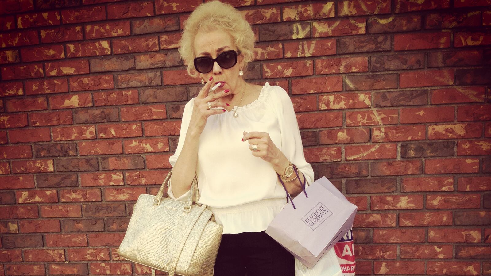 galleries/2014/12/04/new-yorkers-up-close-and-very-personal/141203-amy-touchette-tease_bgkpal