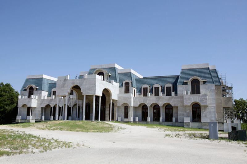 galleries/2010/10/15/outrageous-homes/outrageous-homes---david-siegel_ntf6di