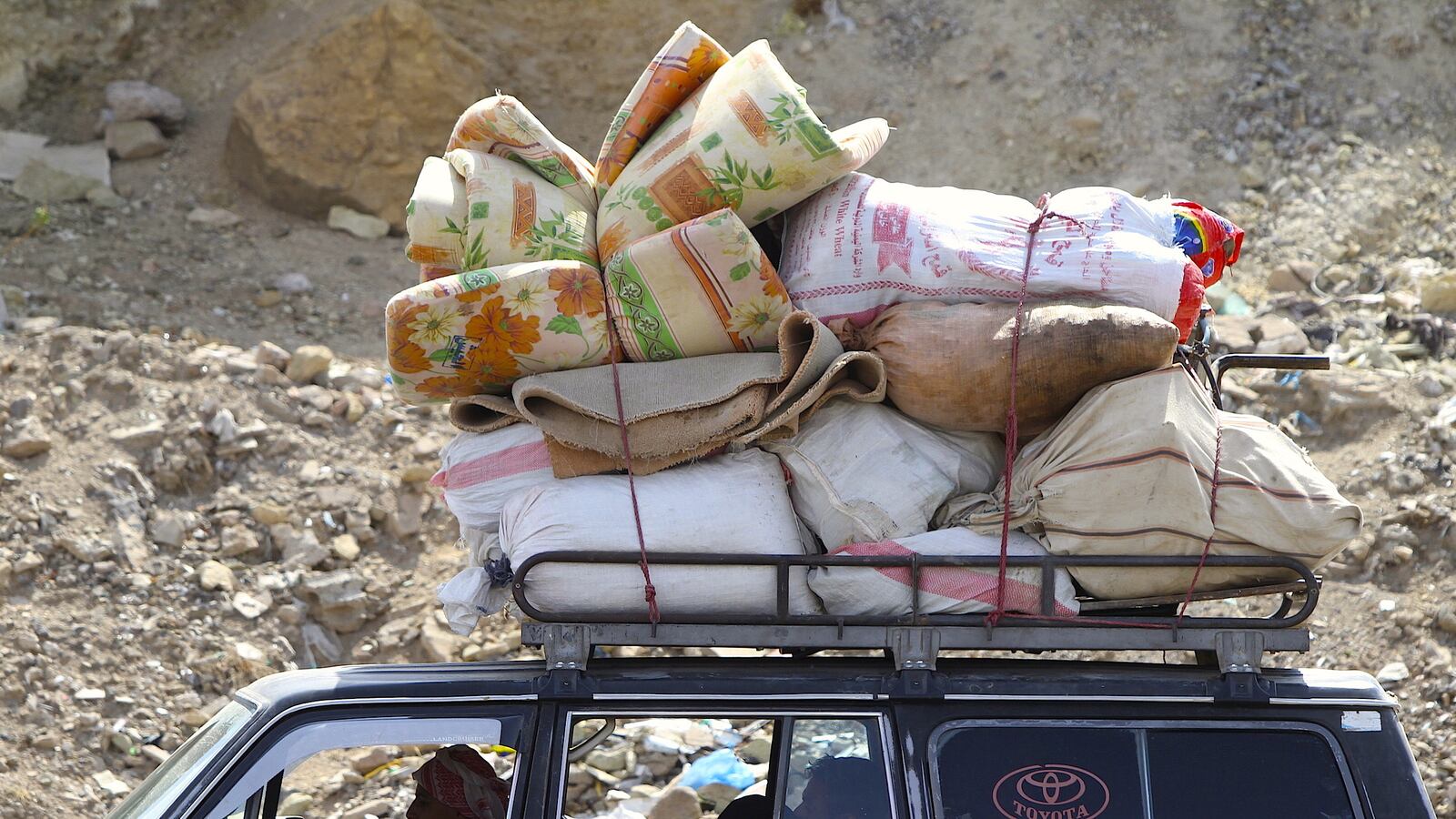 cheats/2015/04/03/houthis-pull-back-in-aden/150403-houthi-rebels-yemen-cheat_hgs2zr