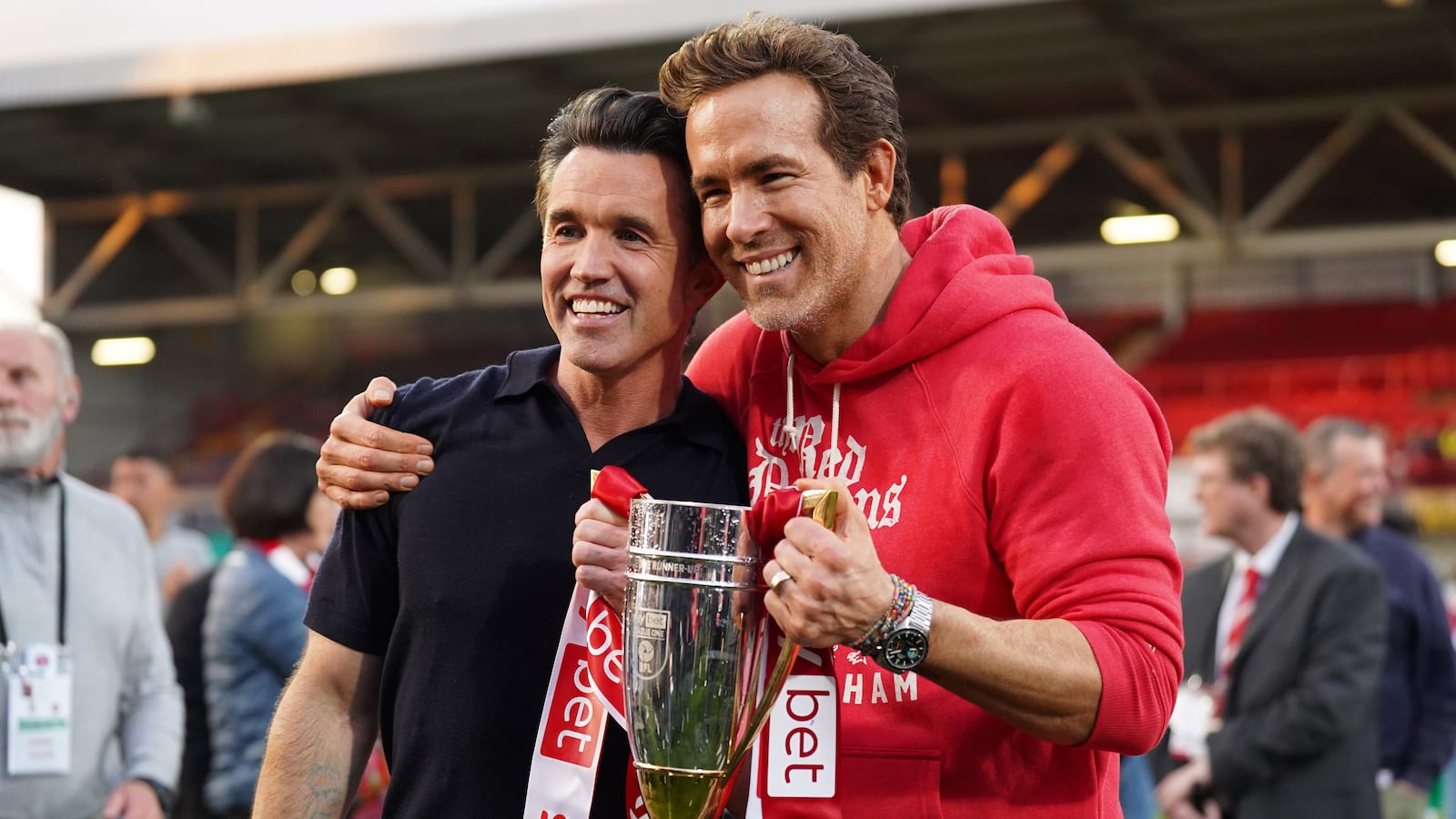 Rob McElhenney says he's supporting Ryan Reynolds during the Blake Lively-Justin Baldoni drama.