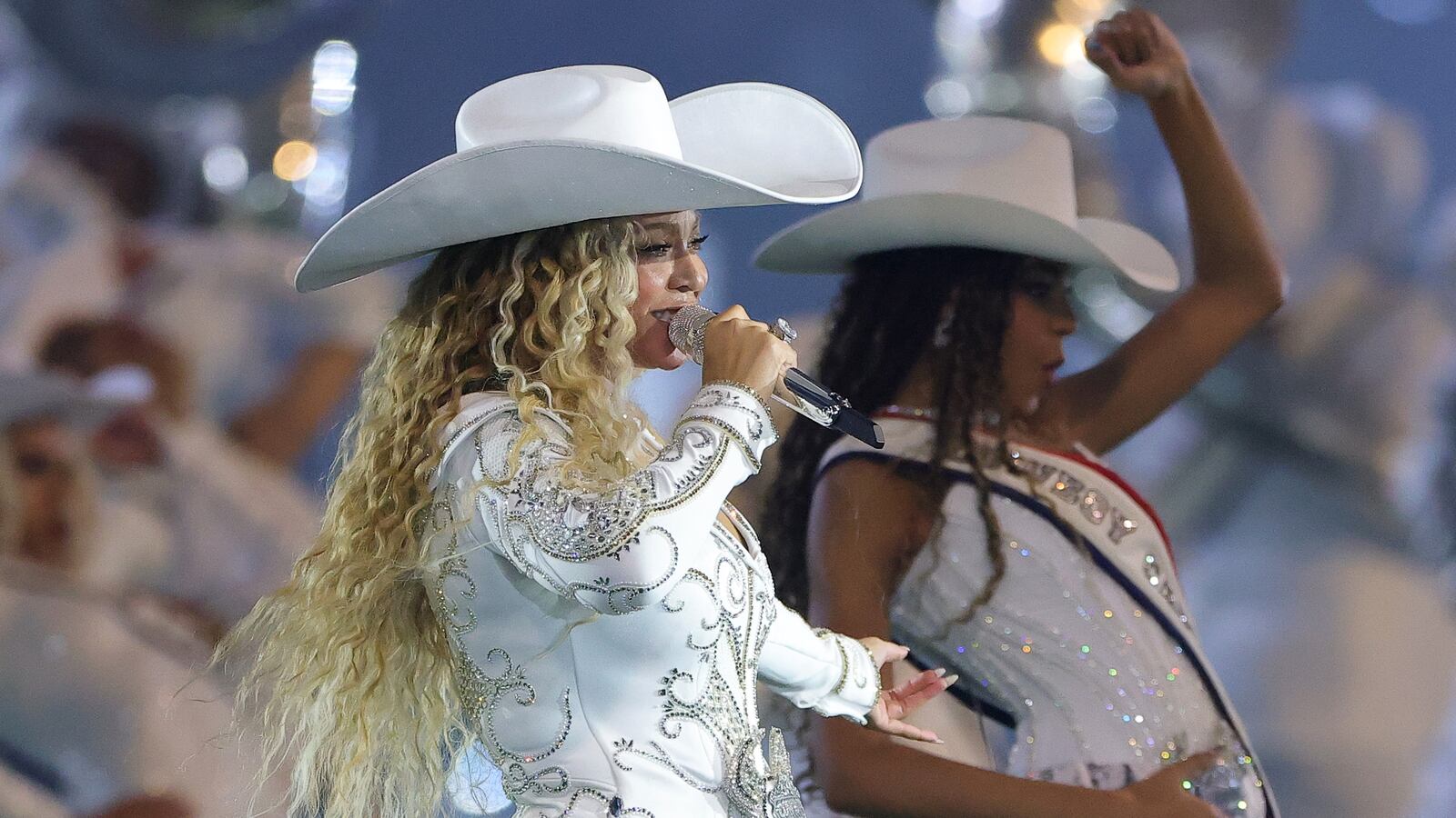 Beyoncé performs with daughter, Blue Ivy, during the halftime show for the game between the Baltimore Ravens and the Houston Texans