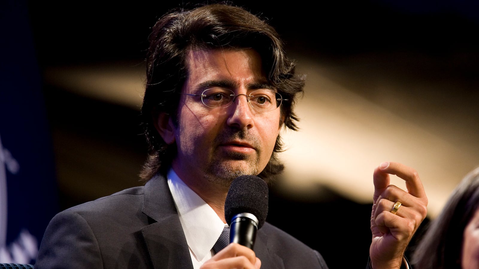 articles/2013/10/18/pierre-omidyar-investigative-journalism-s-new-patron-saint/131018-grove-omidyar-tease-embed_ch8dib
