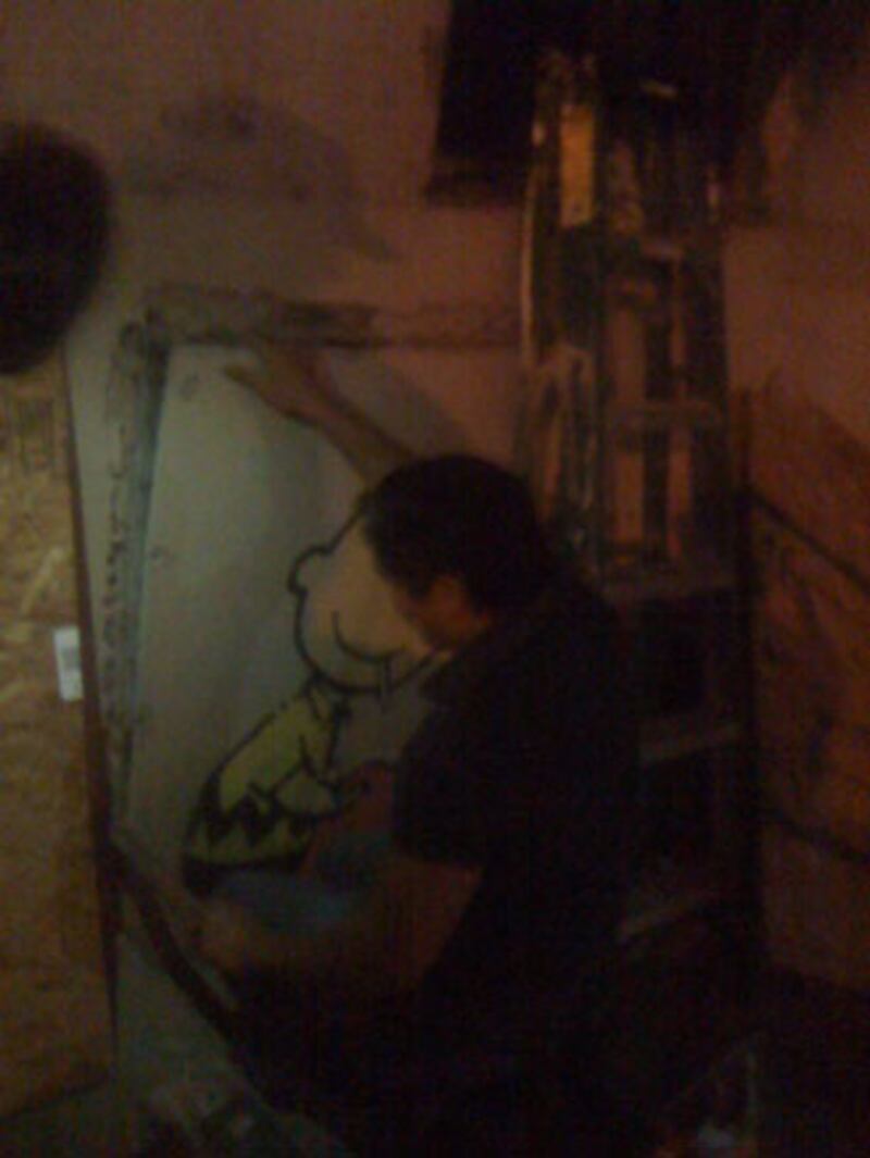 galleries/2011/02/18/banksy-takes-los-angeles/banksy-in-la-4_u4zoaa