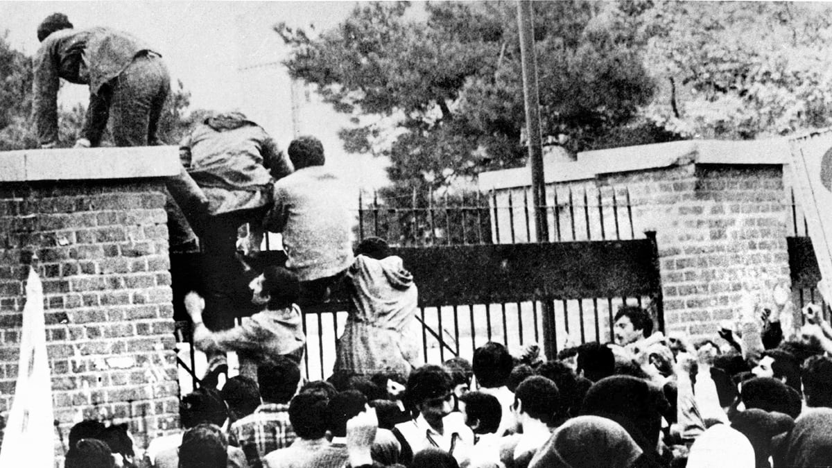 articles/2012/10/27/what-ben-affleck-s-argo-misses-about-iran/hakakian-living-through-argo-tease_xoquvr